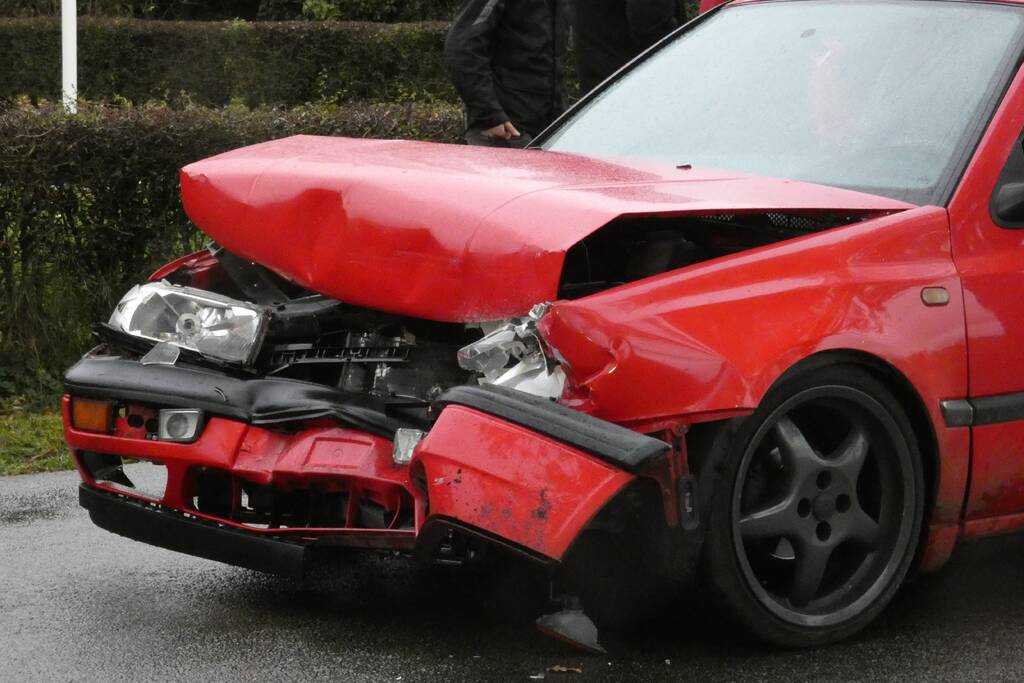 Drie auto's betrokken bij kop-staart aanrijding