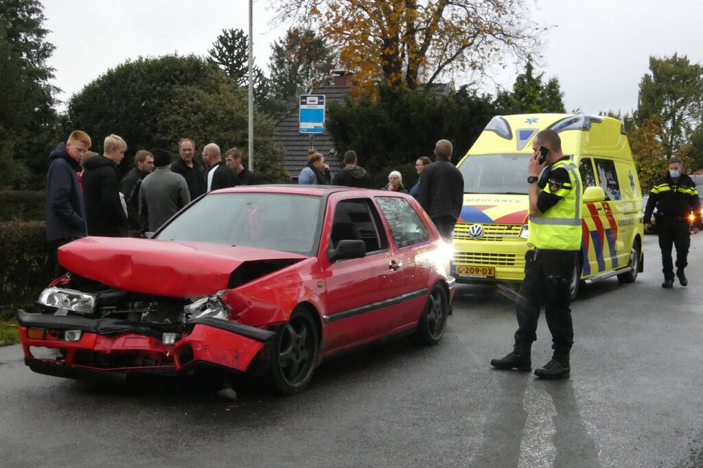 Drie auto's betrokken bij kop-staart aanrijding