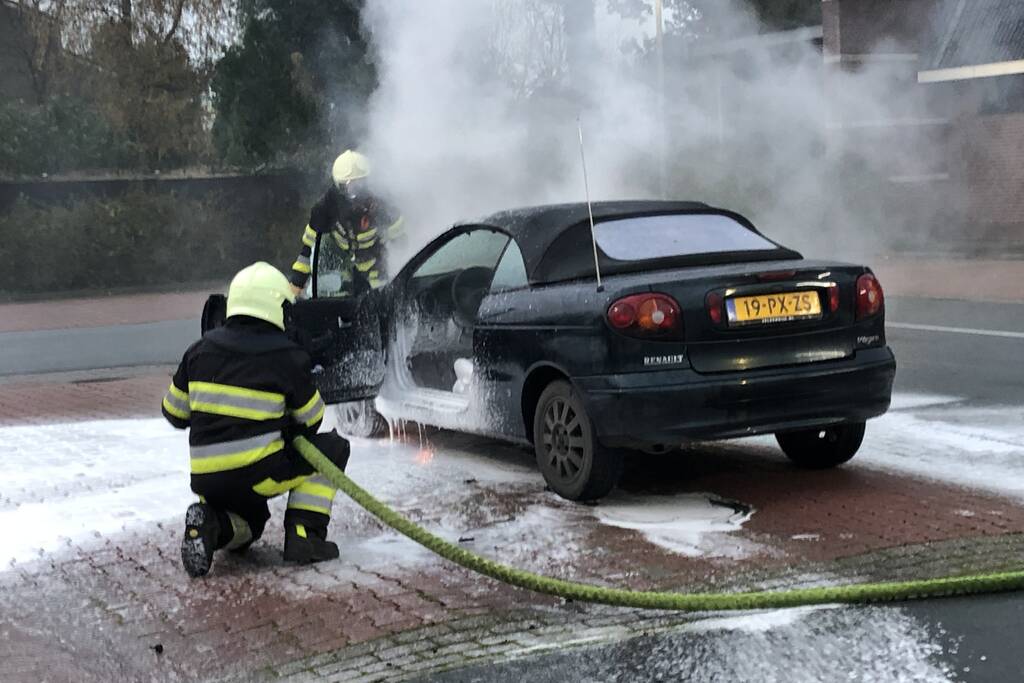 Veel rook bij autobrand