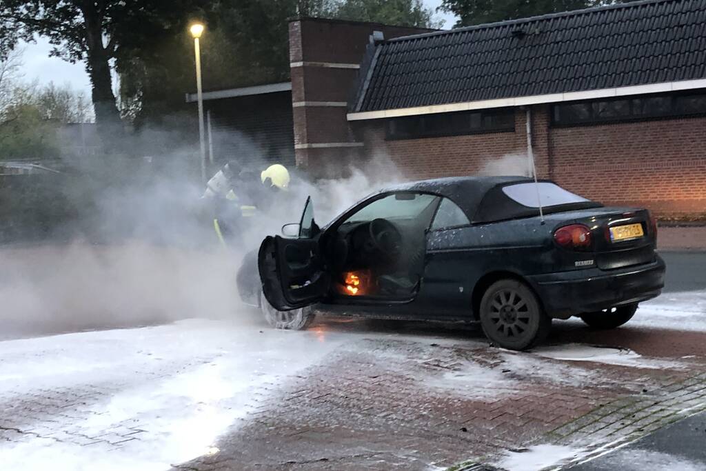 Veel rook bij autobrand