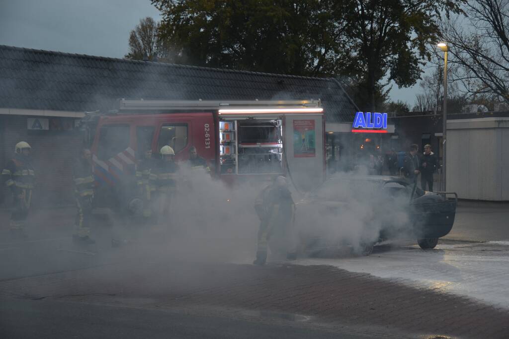 Veel rook bij autobrand