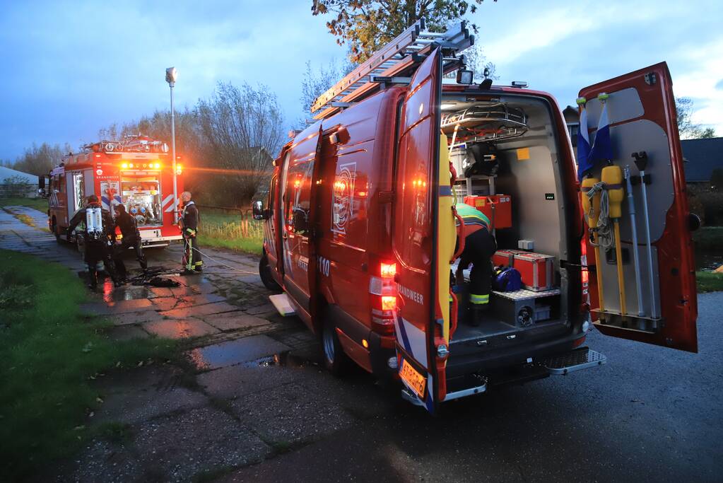 Automobiliste raakt van de weg belandt te water