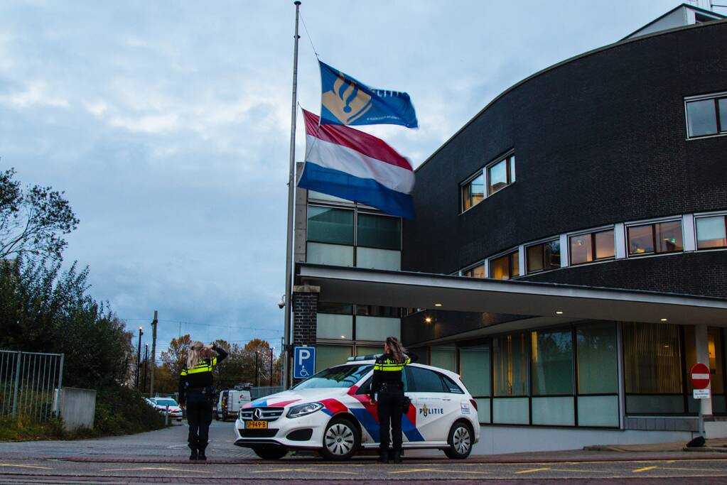 Vlag halfstok en eerbetoon voor overleden politieagent Jeroen Leuwerink (28)