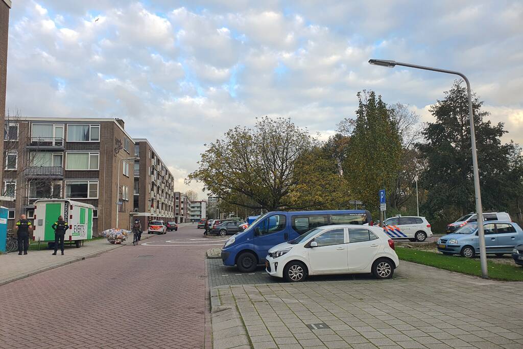 Politie doet inval in appartementencomplex