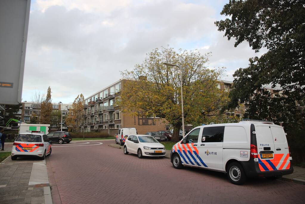 Politie doet inval in appartementencomplex