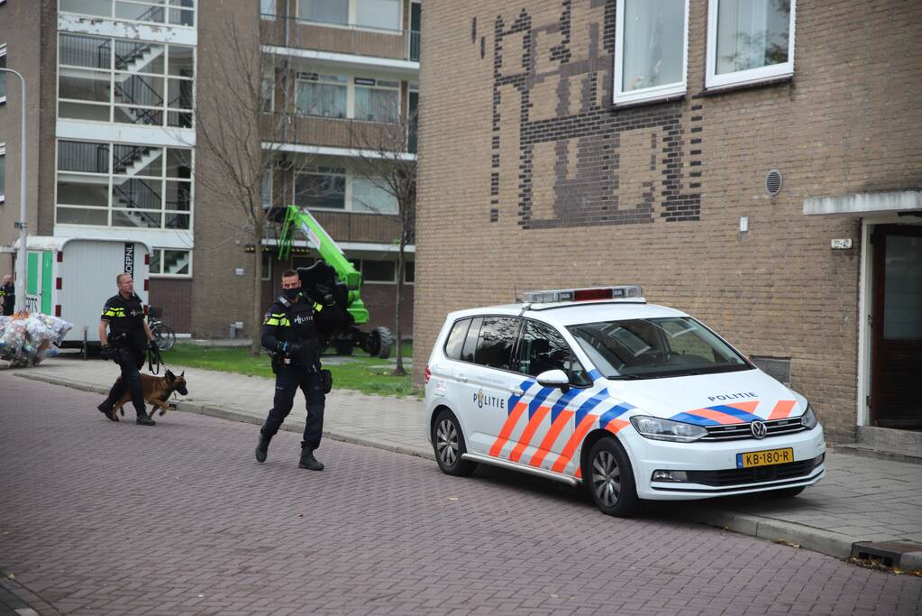Politie doet inval in appartementencomplex