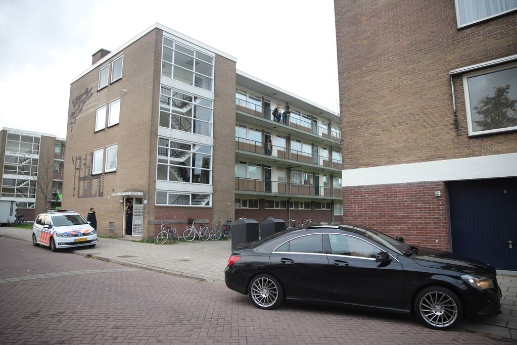 Politie doet inval in appartementencomplex