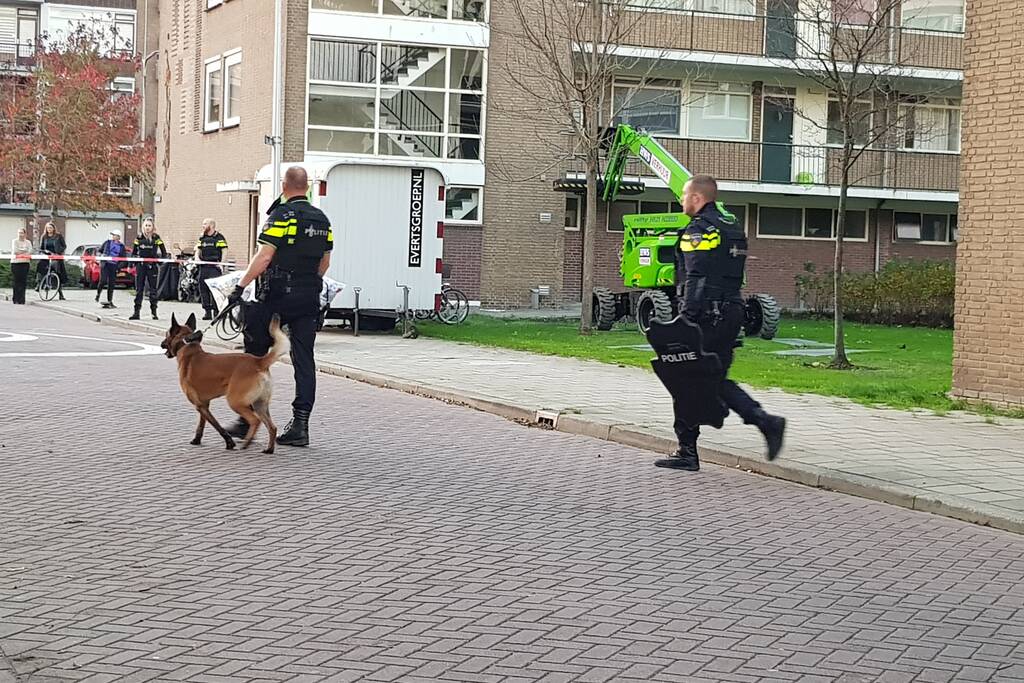 Politie doet inval in appartementencomplex