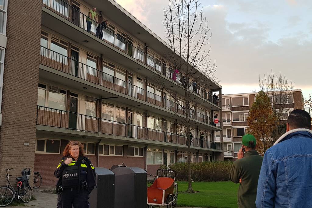 Politie doet inval in appartementencomplex