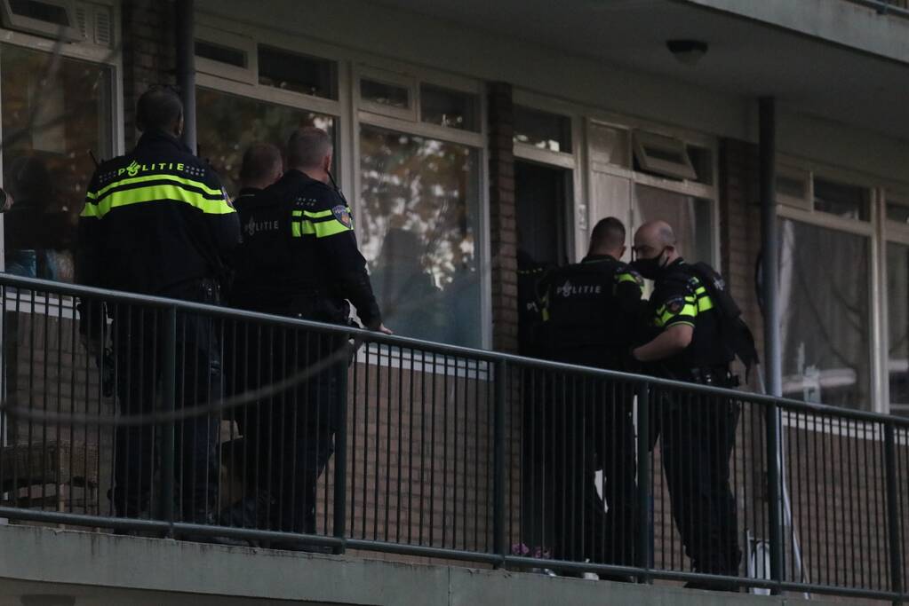 Politie doet inval in appartementencomplex