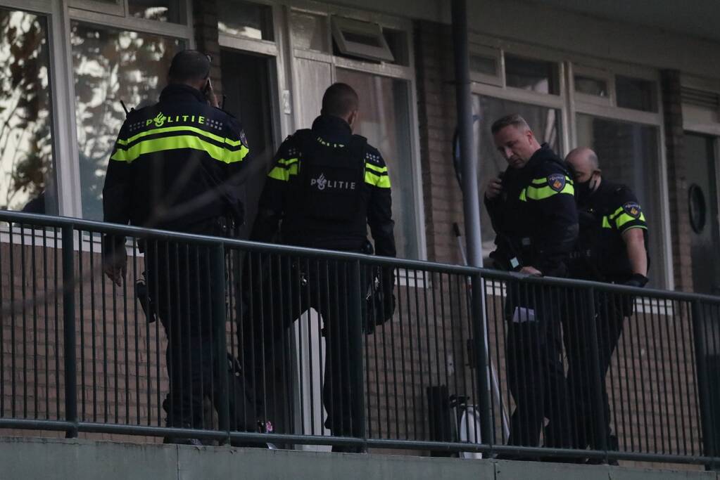 Politie doet inval in appartementencomplex