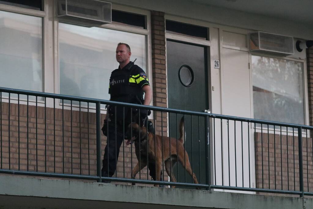 Politie doet inval in appartementencomplex