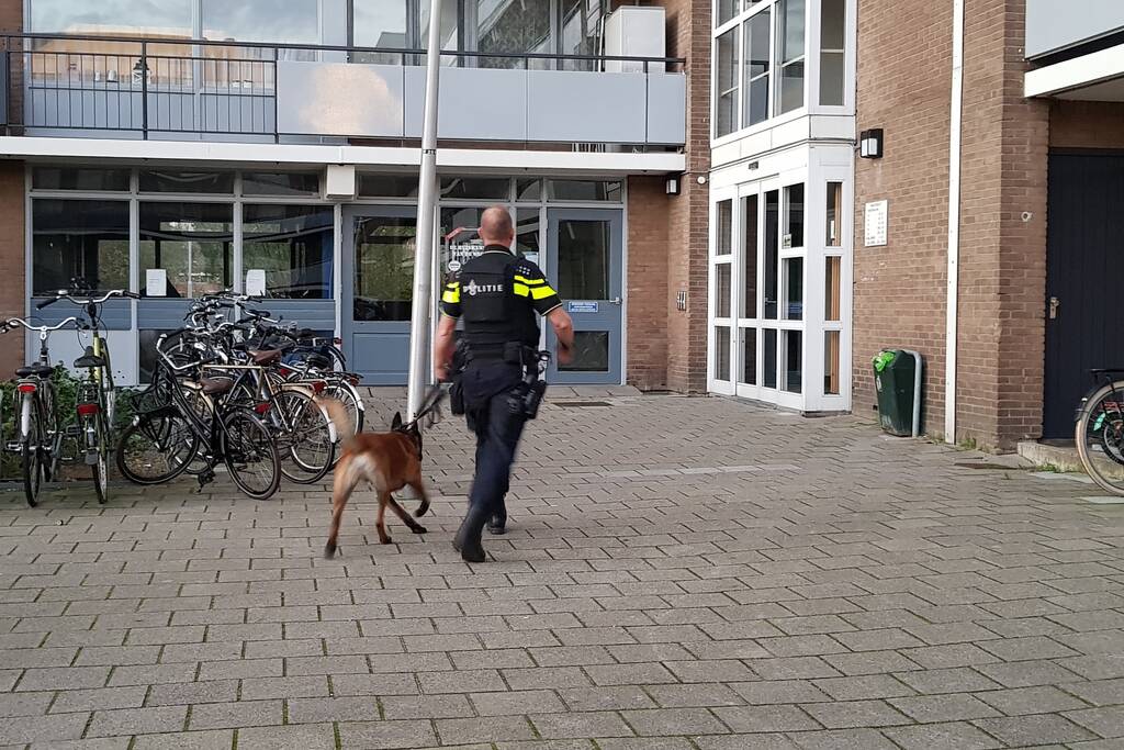 Politie doet inval in appartementencomplex