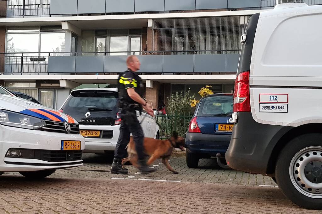 Politie doet inval in appartementencomplex