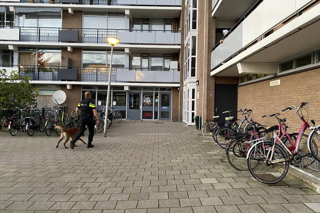 Politie doet inval in appartementencomplex