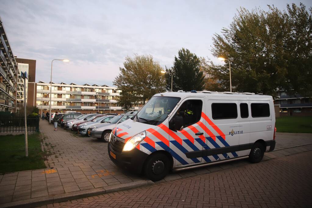 Politie doet inval in appartementencomplex