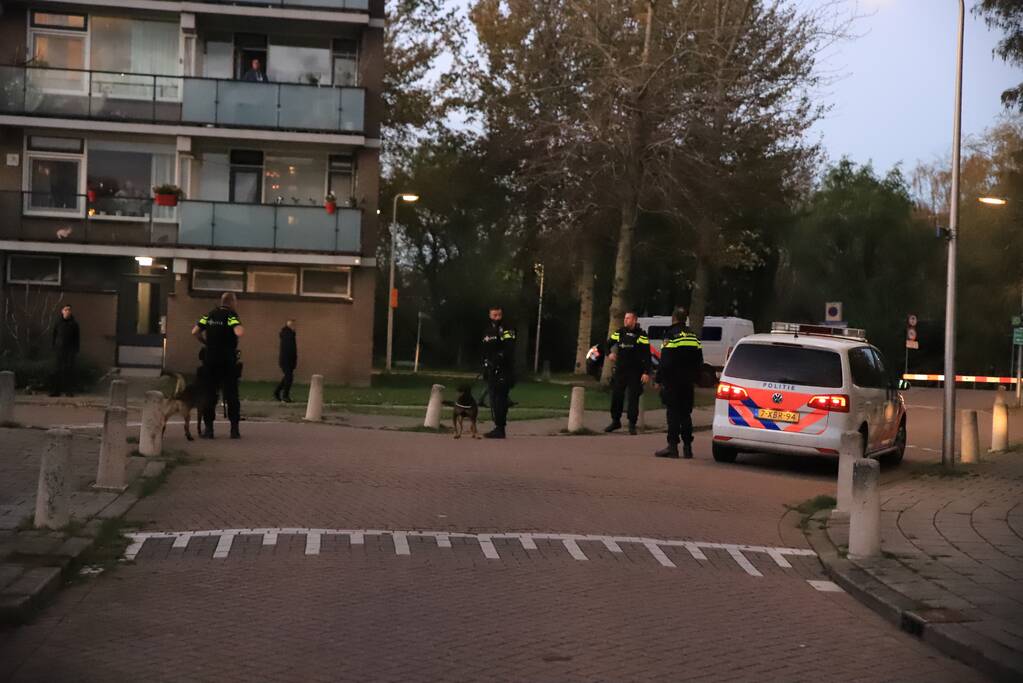 Politie doet inval in appartementencomplex