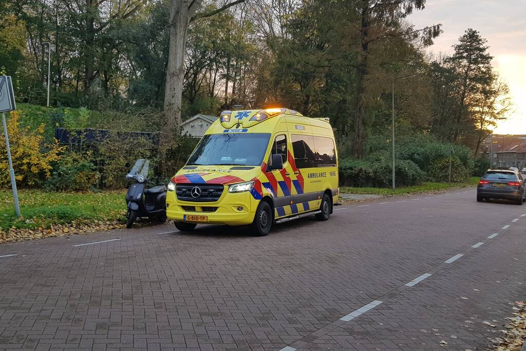 Meisje gewond na val met scooter
