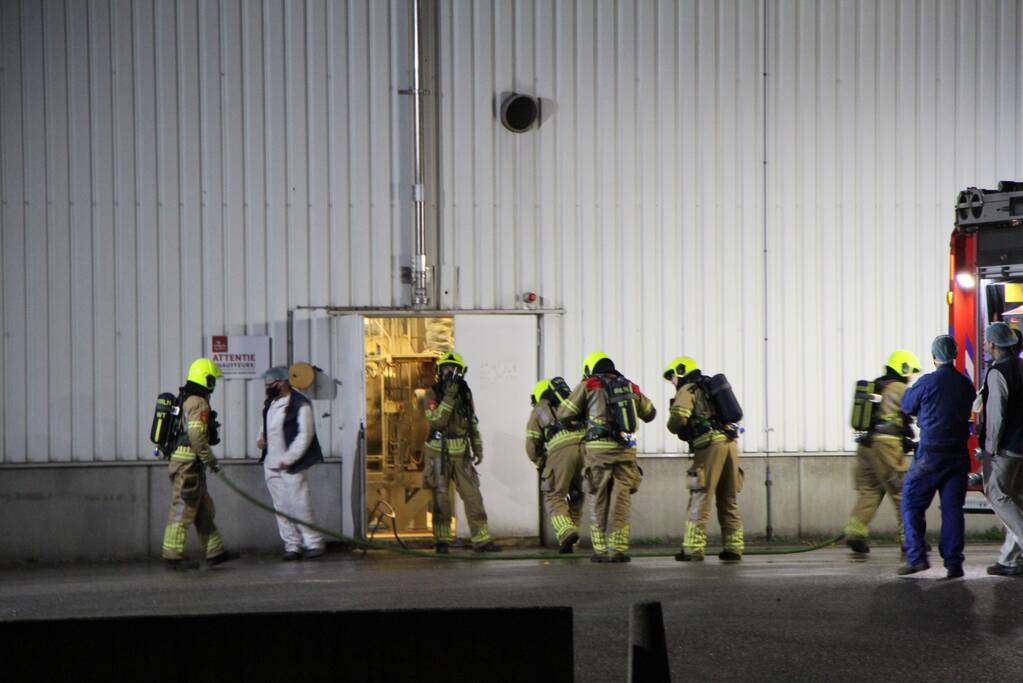 Brand na explosie in bedrijfspand