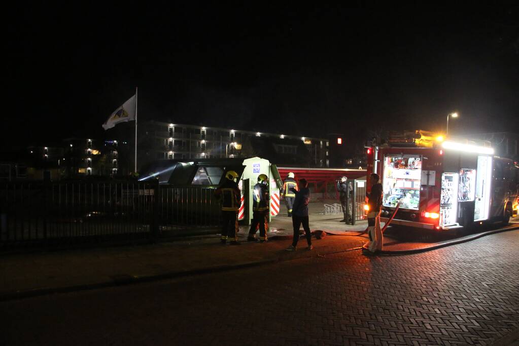Brand in grote papiercontainer