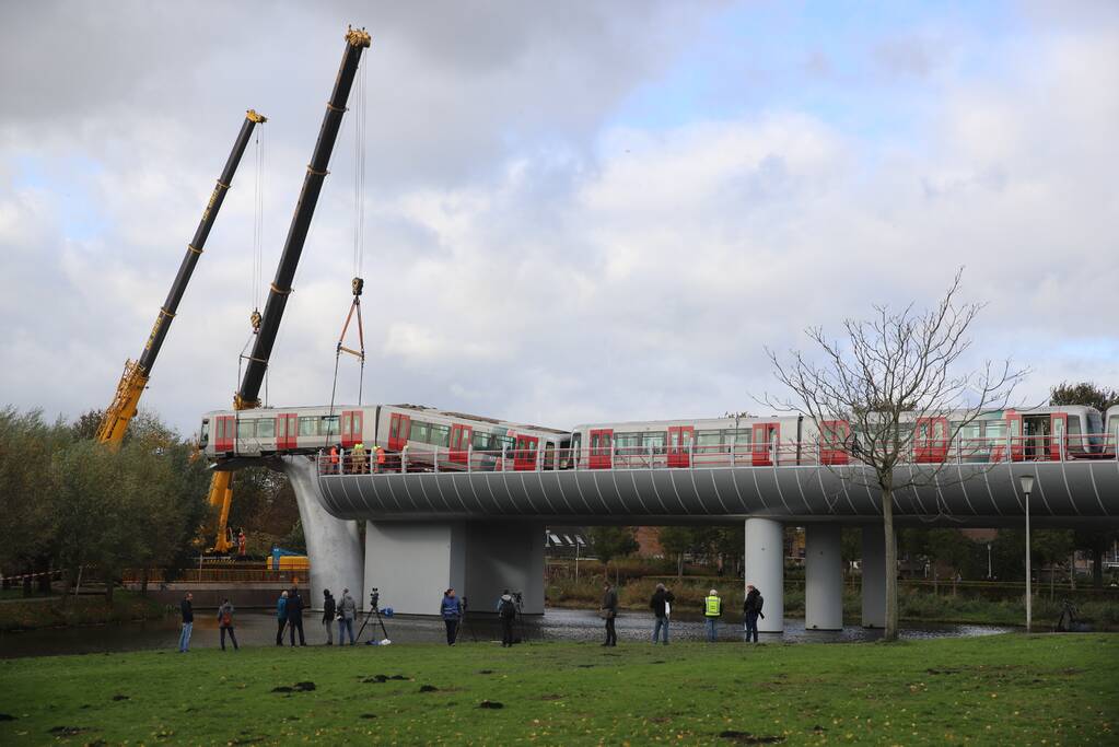 Berging ontspoorde RET-metro op walvisstaart begonnen