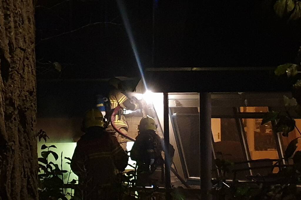 Brand in schoorsteen van woning