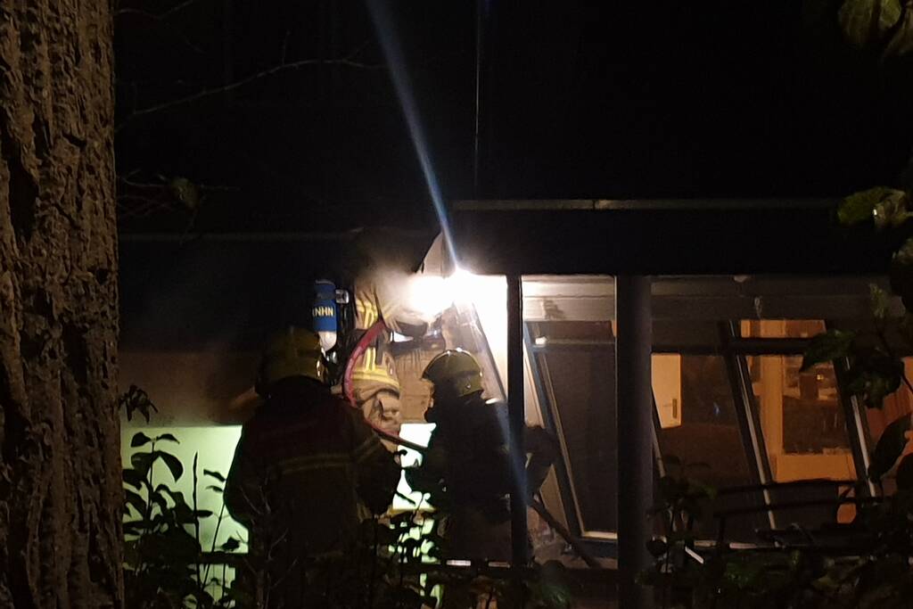 Brand in schoorsteen van woning
