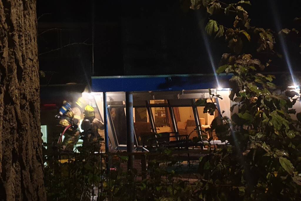 Brand in schoorsteen van woning