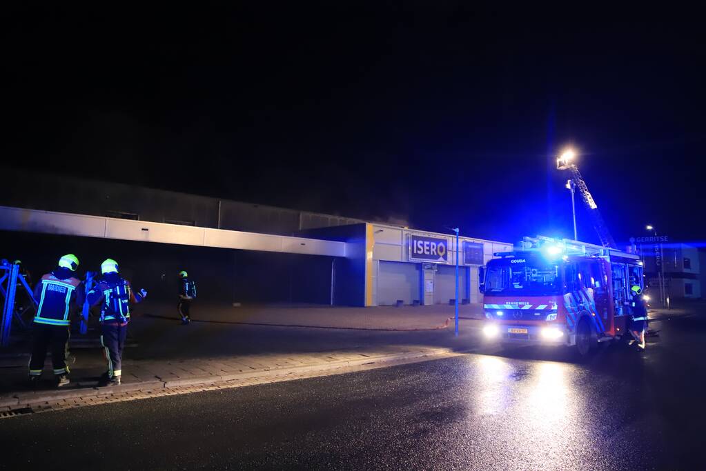 Grote brand in ijzerwarenhandel pand