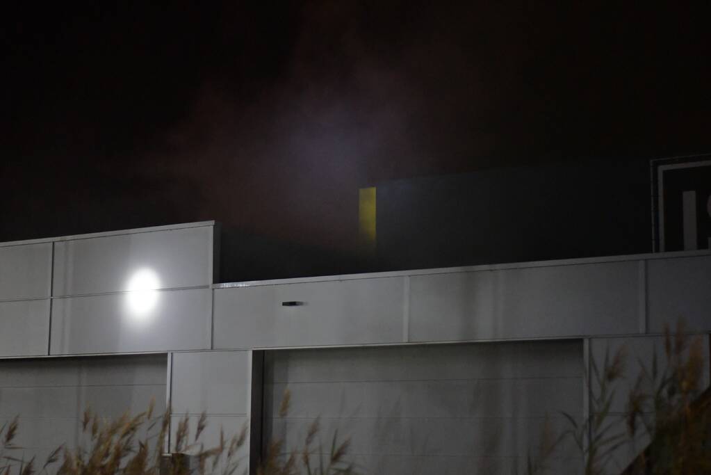 Grote brand in ijzerwarenhandel pand