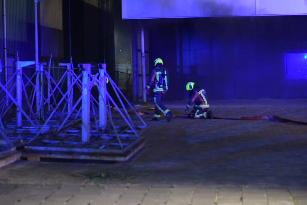 Grote brand in ijzerwarenhandel pand