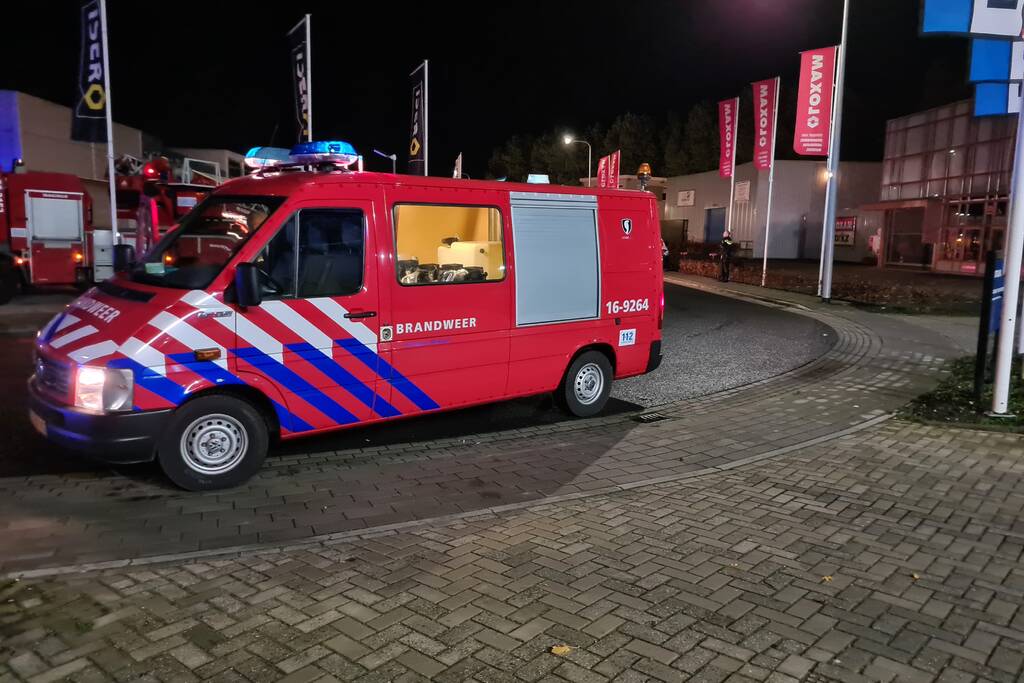 Grote brand in ijzerwarenhandel pand