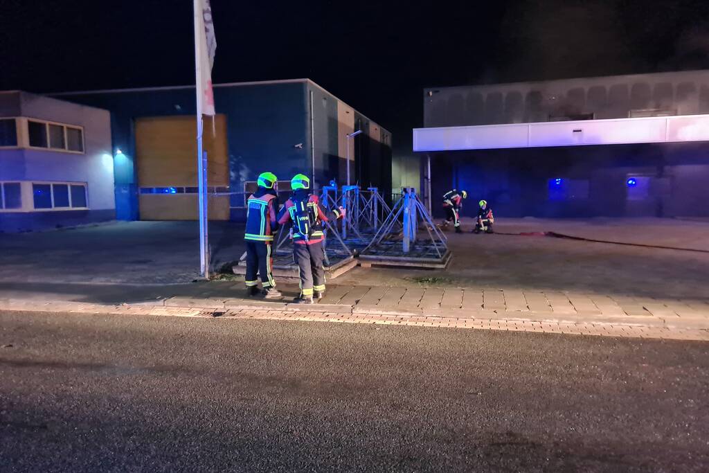 Grote brand in ijzerwarenhandel pand