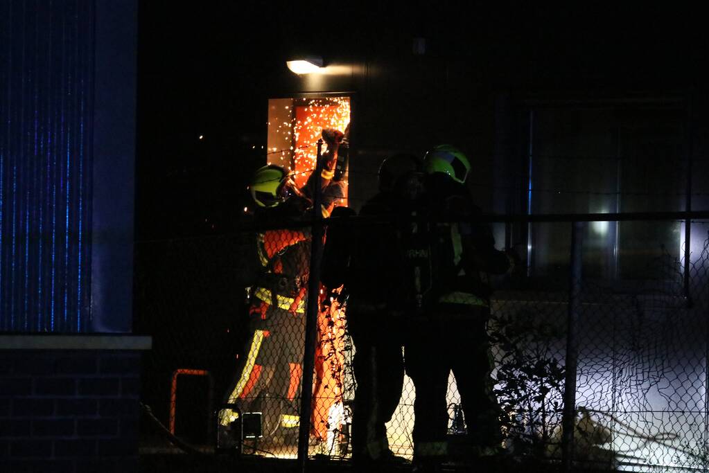 Grote brand in ijzerwarenhandel pand