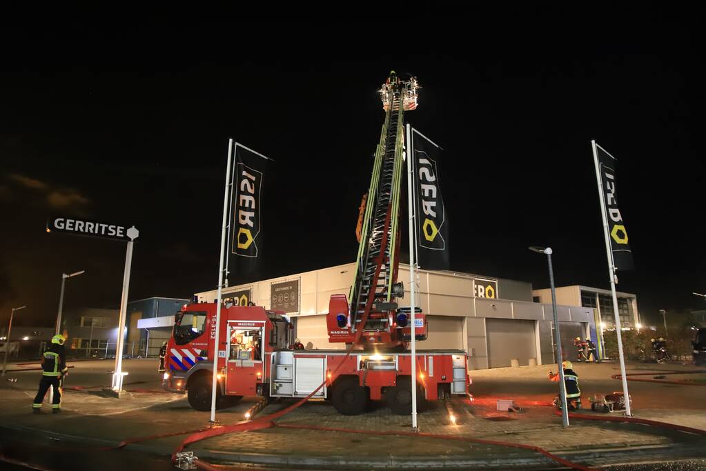 Grote brand in ijzerwarenhandel pand