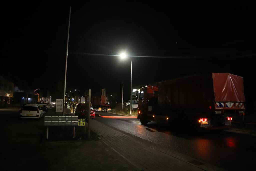 Grote brand in ijzerwarenhandel pand