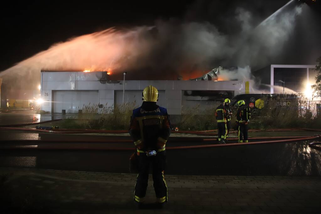 Grote brand in ijzerwarenhandel pand