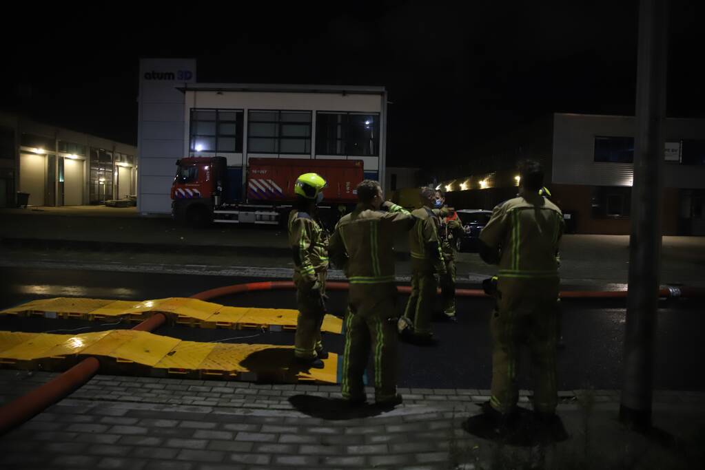 Grote brand in ijzerwarenhandel pand
