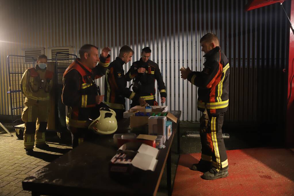 Grote brand in ijzerwarenhandel pand
