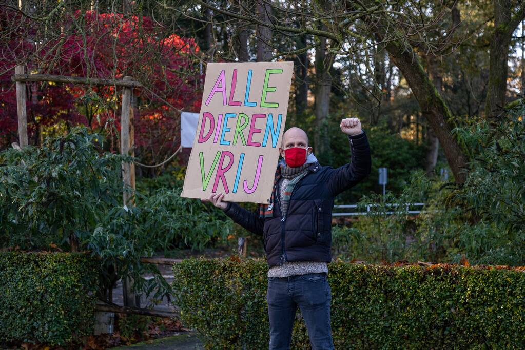 Protestactie tegen doodgeschoten chimpansees DierenPark Amersfoort
