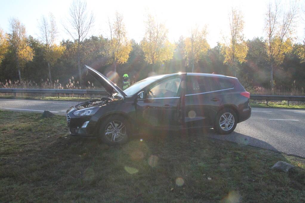 Vrachtwagen en personenwagen botsen op elkaar