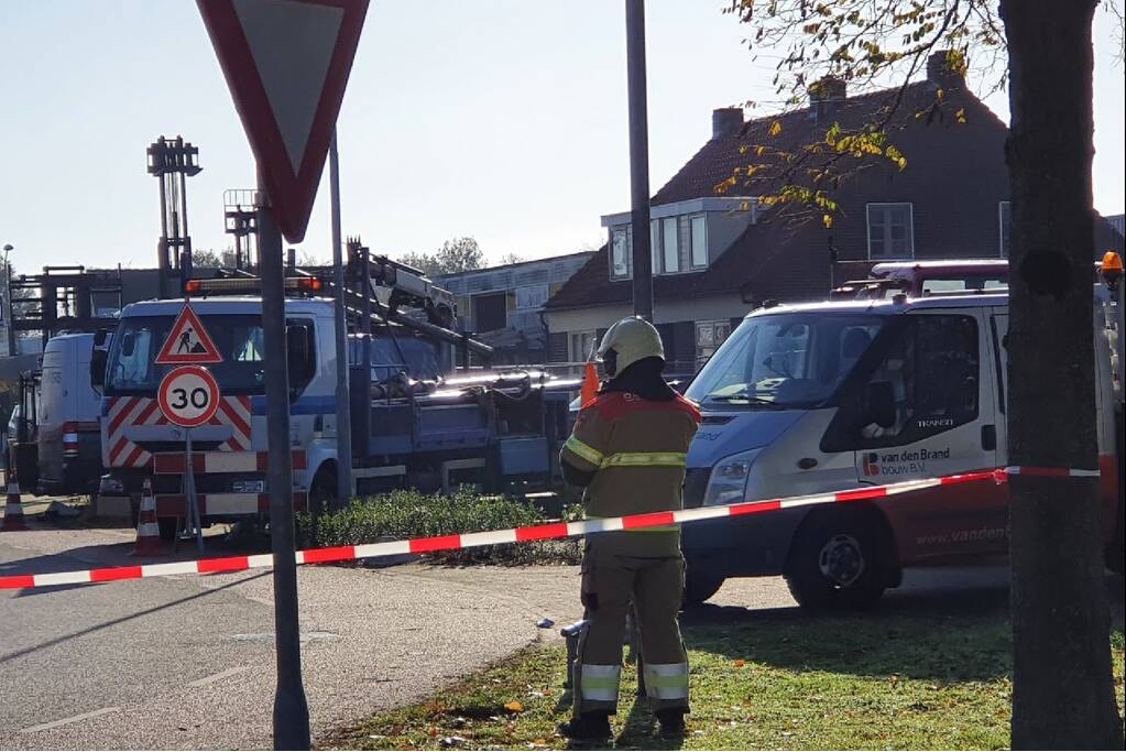 Weg afgesloten na gaslekkage door graafwerkzaamheden