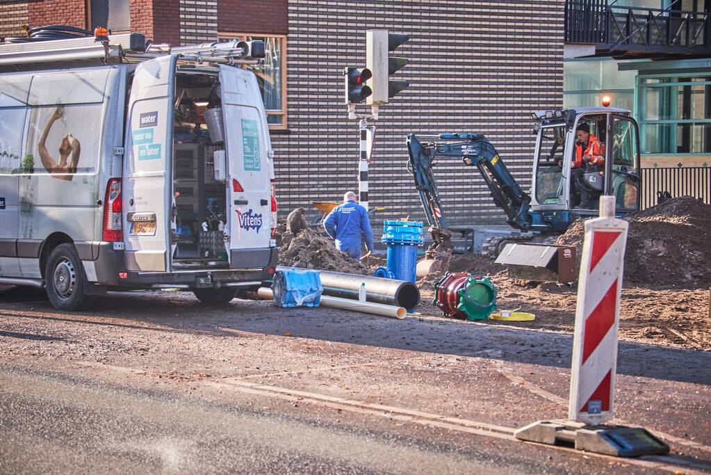 Waterleiding geraakt bij graafwerkzaamheden in Kruiskamp
