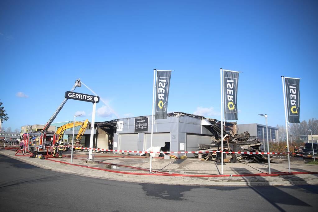 Day after grote brand ijzerwarenbedrijf Isero