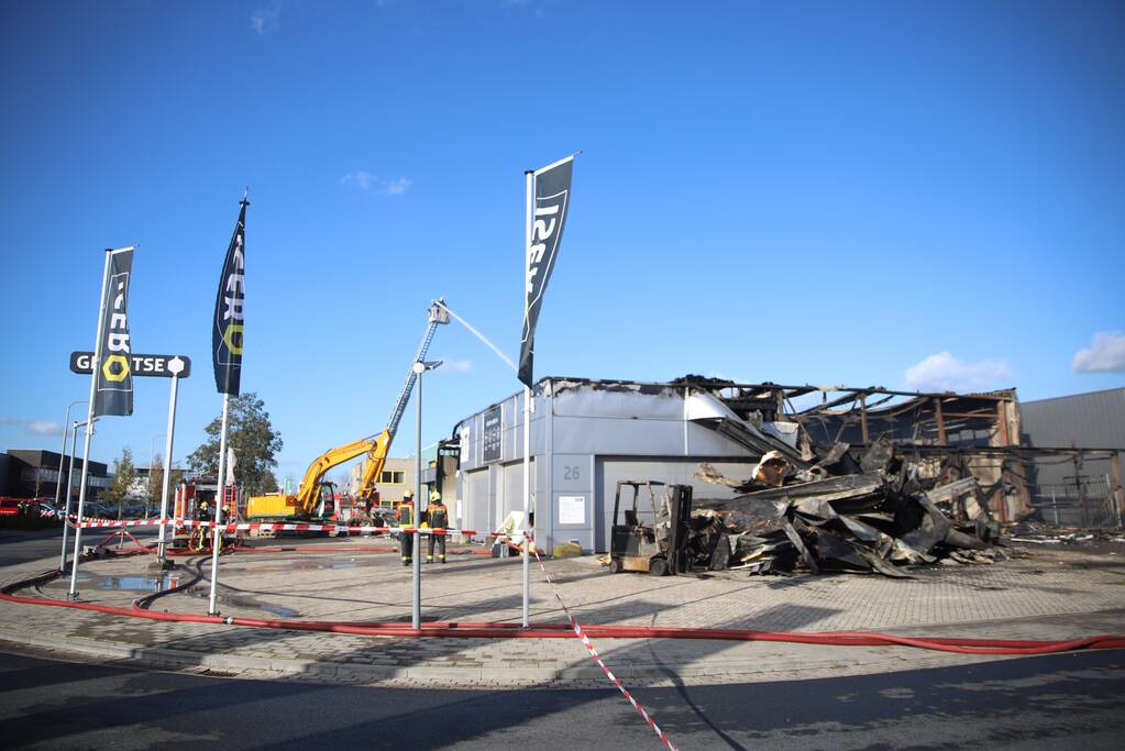 Day after grote brand ijzerwarenbedrijf Isero