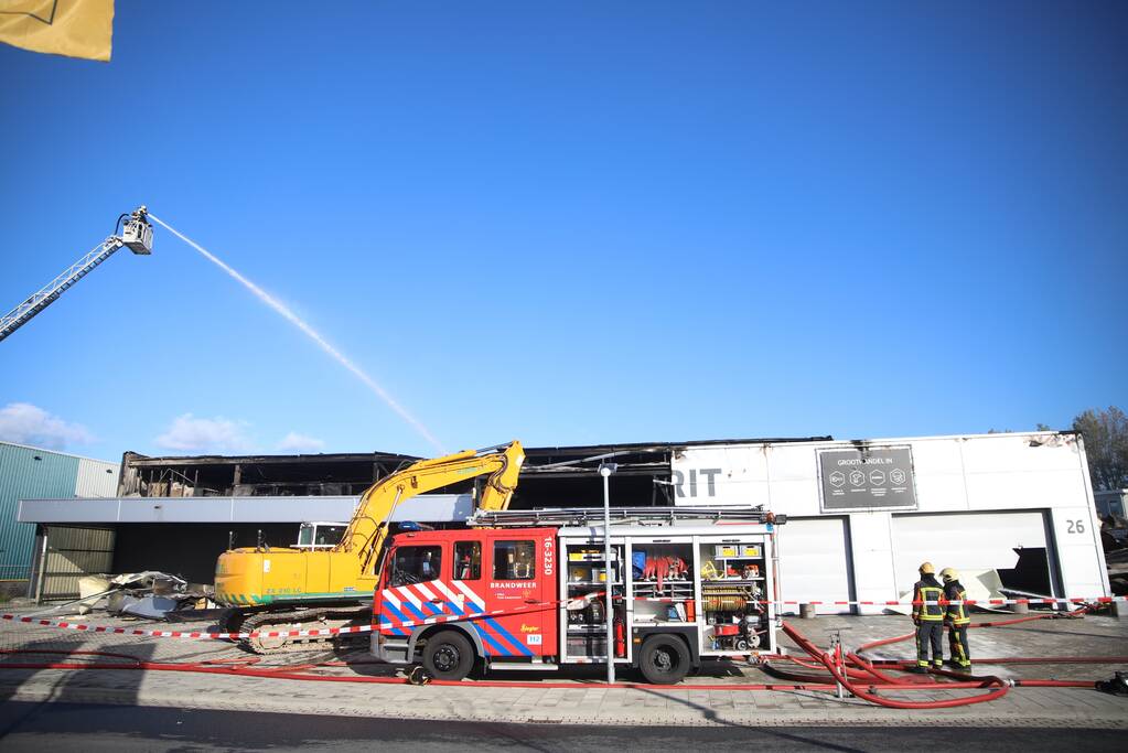 Day after grote brand ijzerwarenbedrijf Isero