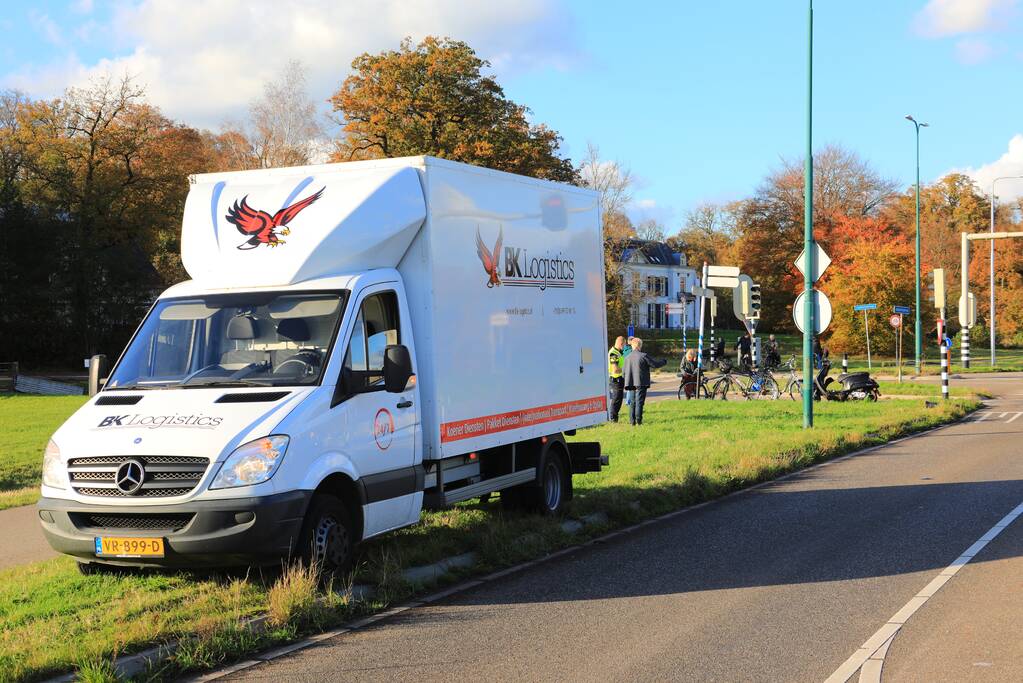 Scooterrijder gewond bij aanrijding met bestelbus