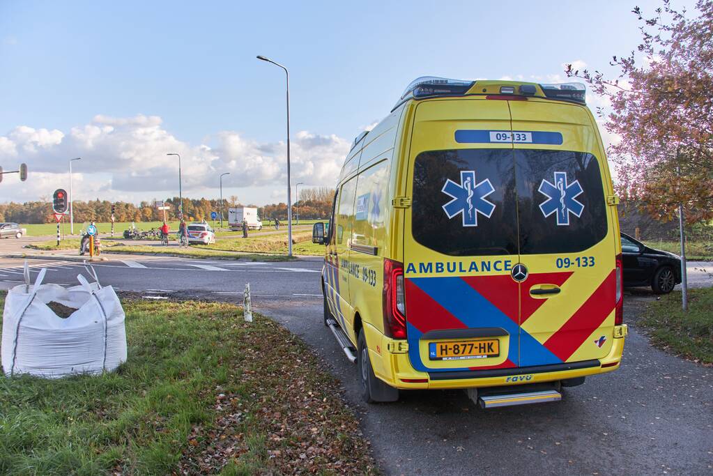 Scooterrijder gewond bij aanrijding met bestelbus