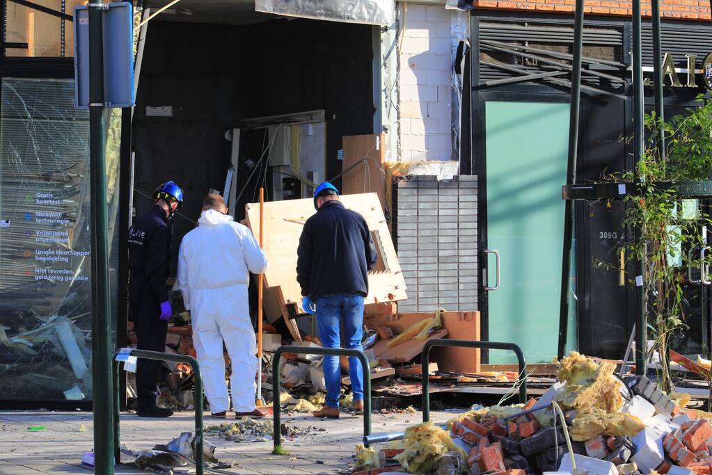 Ravage na plofkraak in het winkelcentrum