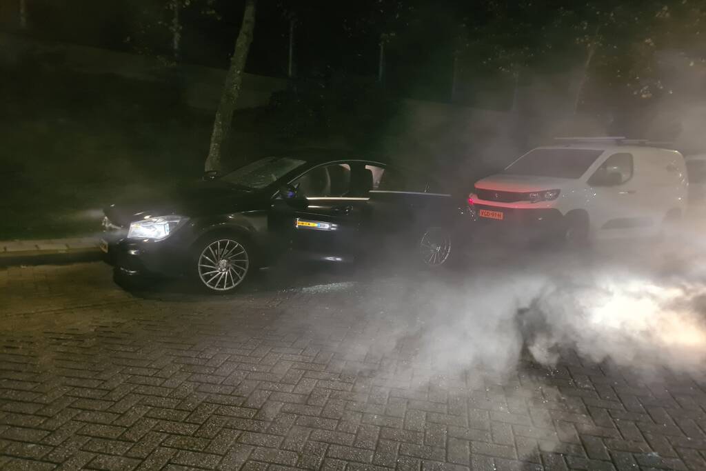 Brand in auto door vuurwerk